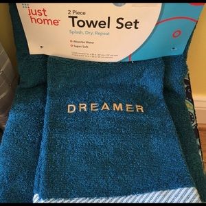 NWT Dreamer 🌟 Towel Set